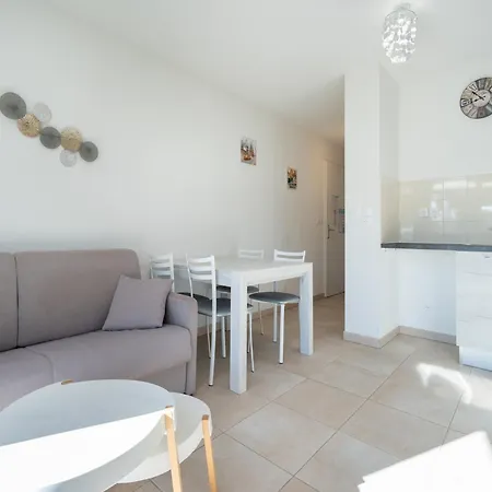 Villa In With Shared Pool *