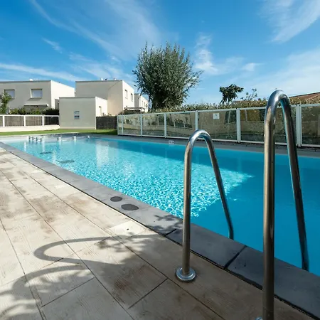 In With Shared Pool Villa Sérignan